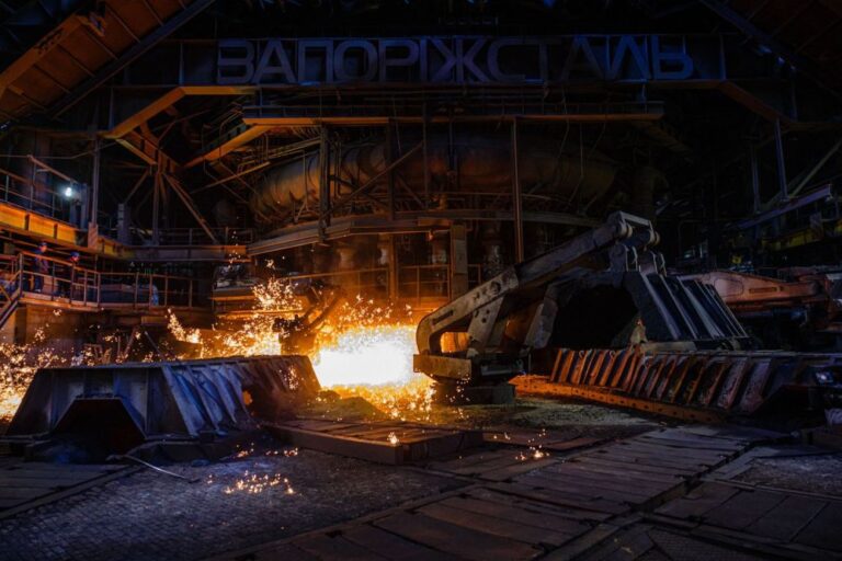 С февраля ВВП Украины сократился на треть, а Украина вынуждена учиться обслуживать и ремонтировать технику западного производства